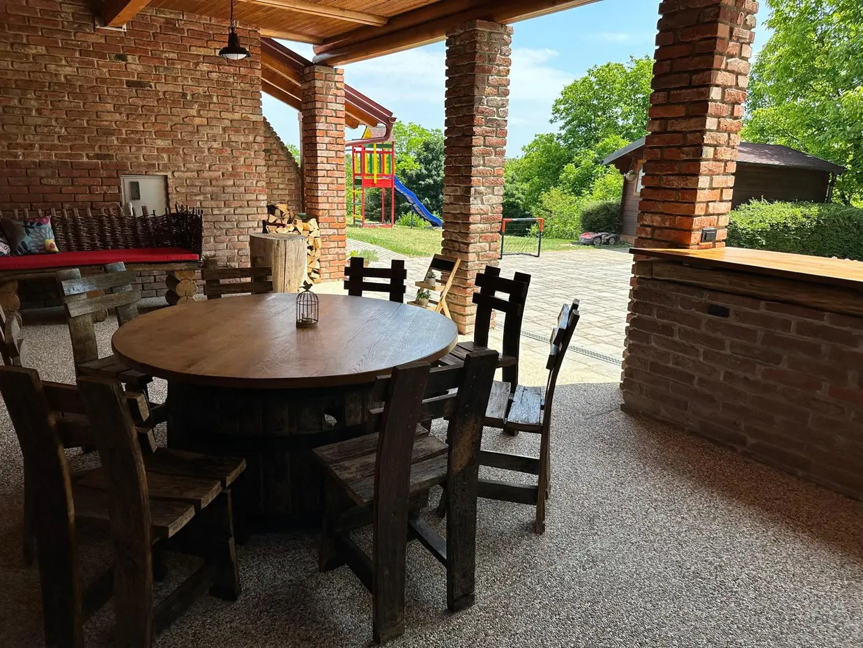 Garden View Pine Log