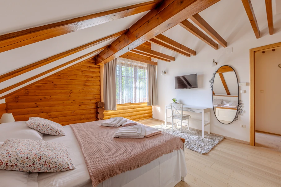 Villa Pine Log Bedroom 2