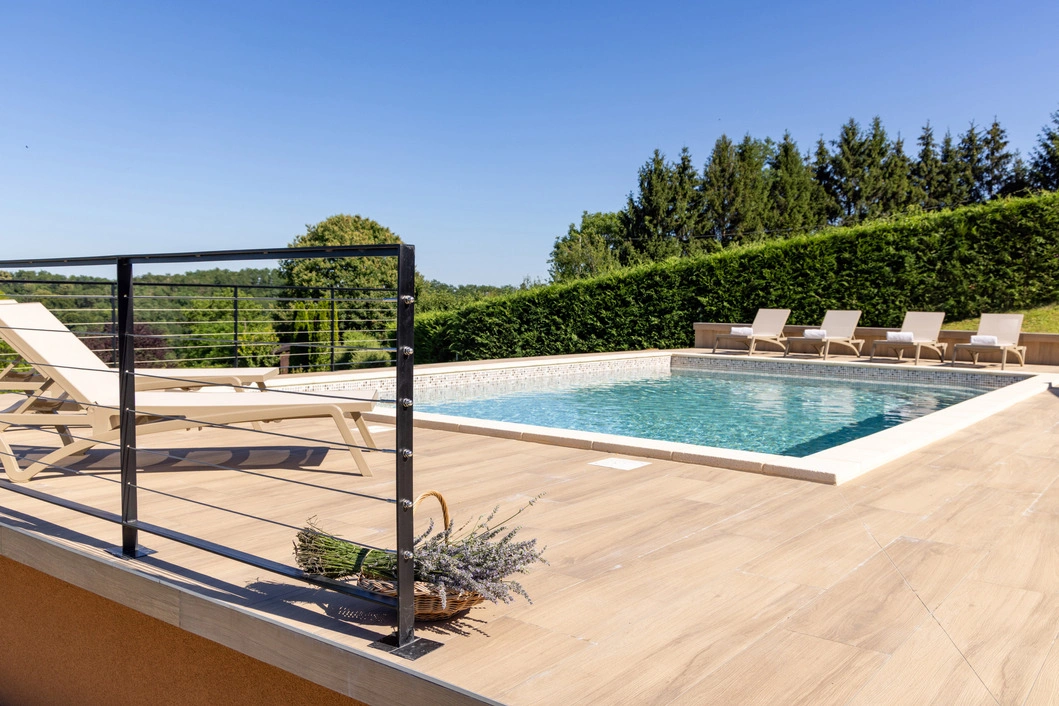 Grijani Bazen Holiday Residance Banfi