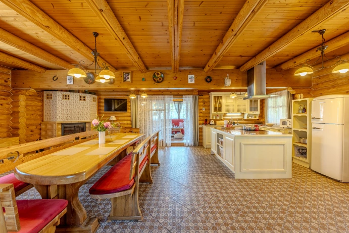 Pine Log Kitchen Idilira 2