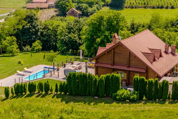 Pine Log Villa Idilira 2