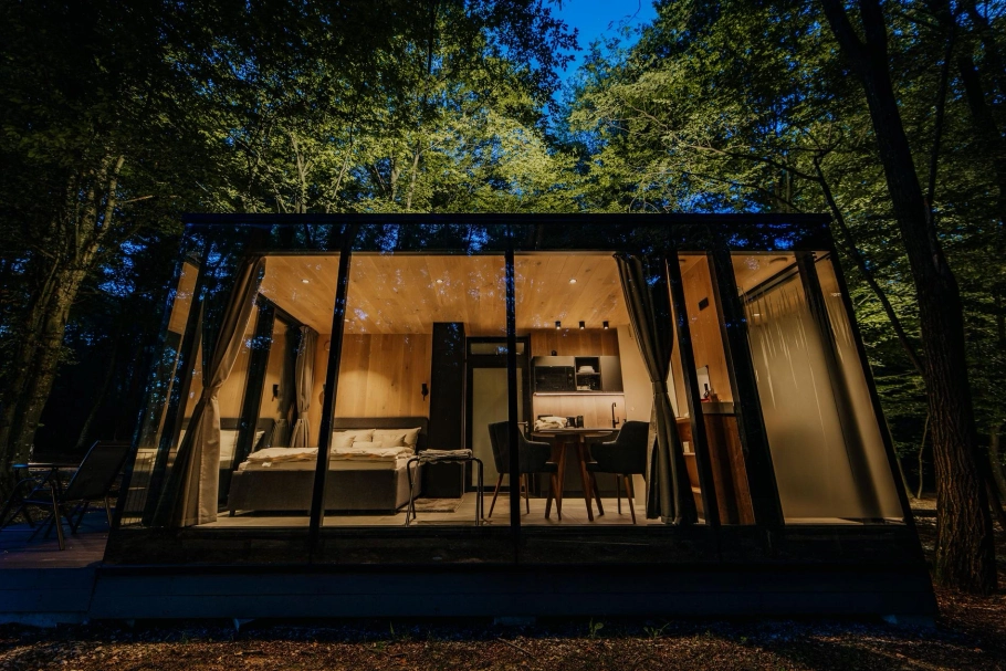 Glass House By Night Idilira