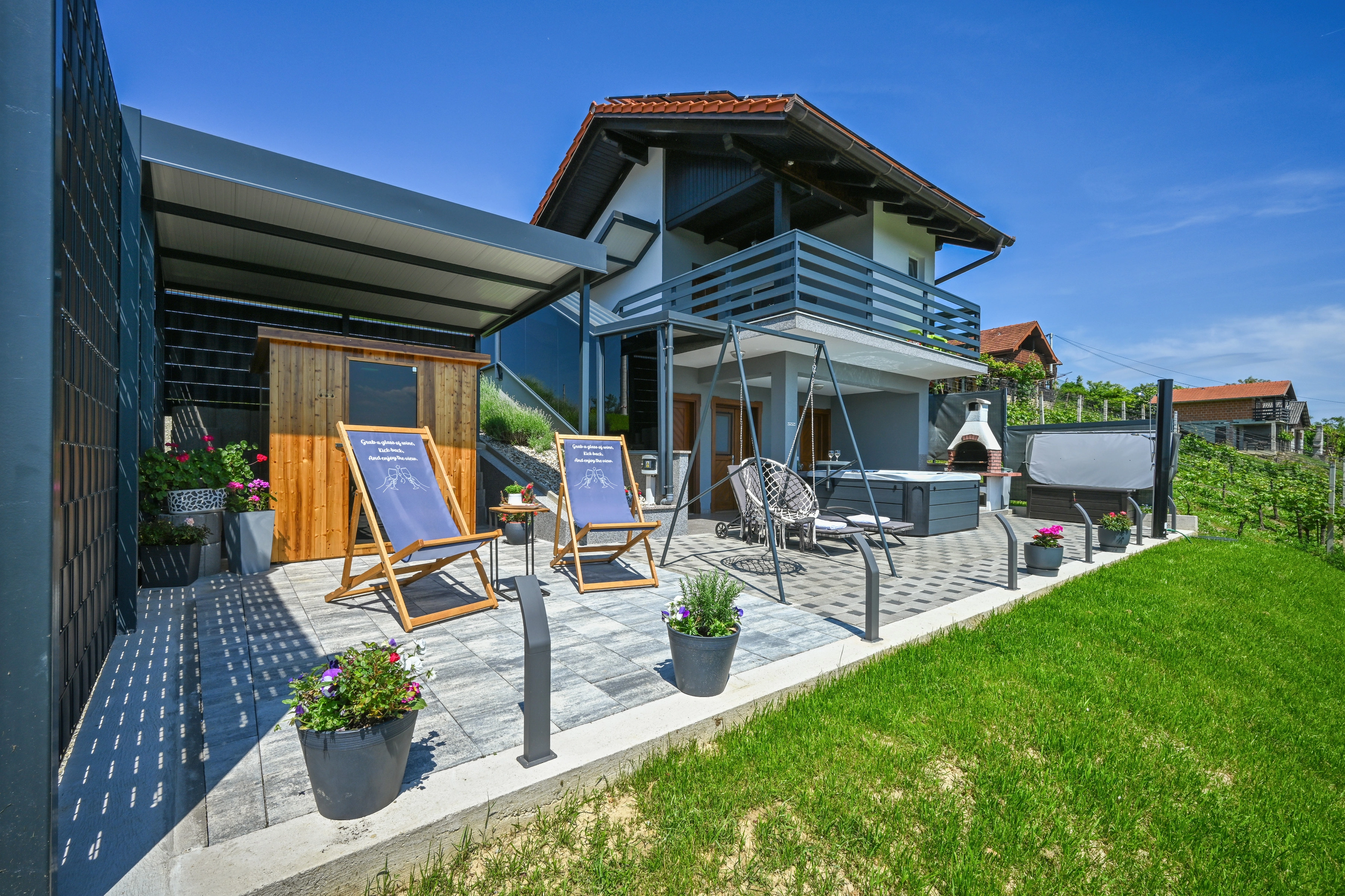 Holiday House Wellmess Book Idilira