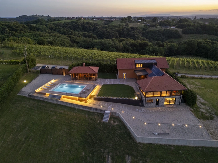 Book Holiday Residance Banfi