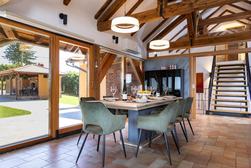 Vila For Eight People Book Idilira