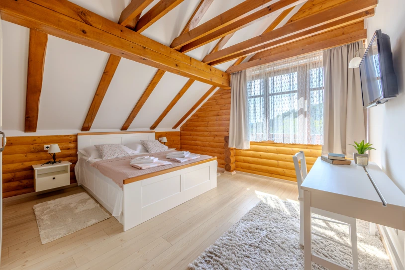 Family Bedroom Idilira Pine Log 2